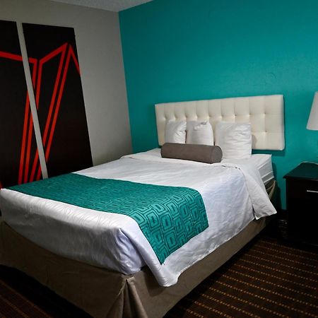 โฮเวอร์ด จอห์นสัน บาย วินด์แฮม นิวบรันเฟลส์ Hotel นิวบราวน์เฟลส์ ภายนอก รูปภาพ