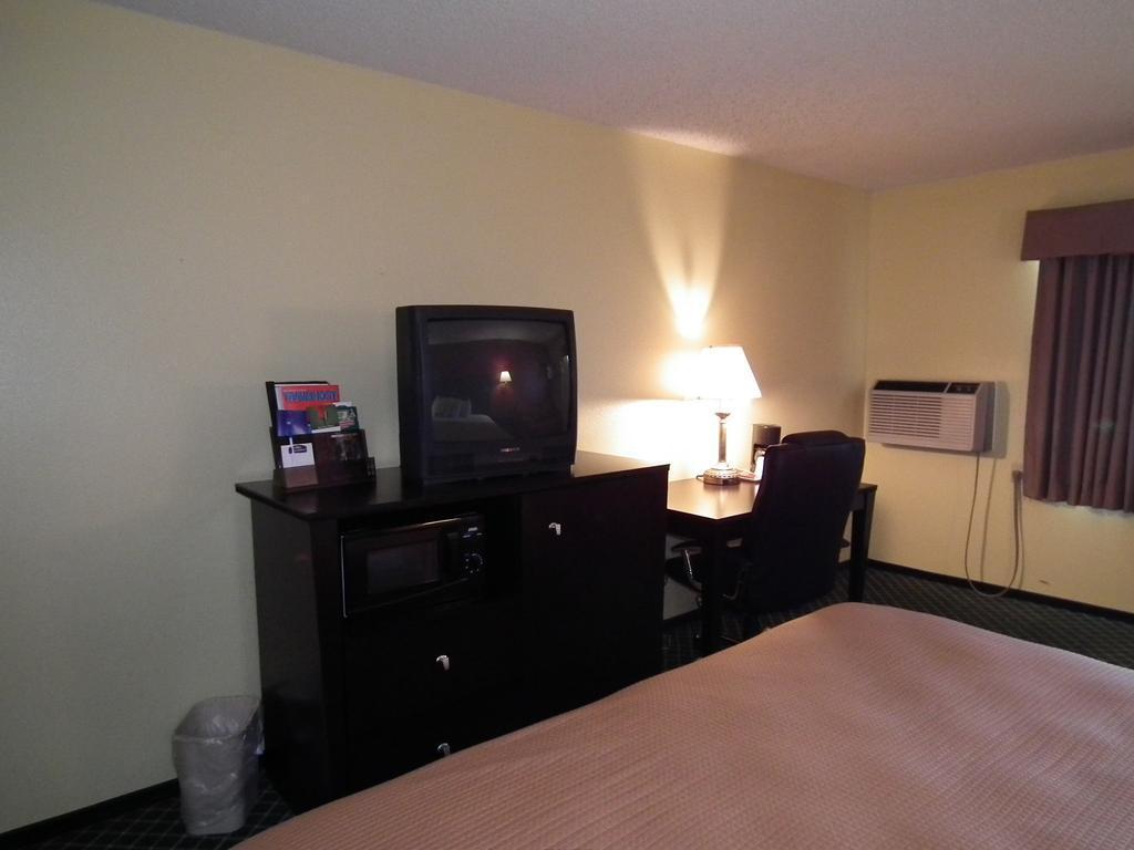 โฮเวอร์ด จอห์นสัน บาย วินด์แฮม นิวบรันเฟลส์ Hotel นิวบราวน์เฟลส์ ภายนอก รูปภาพ