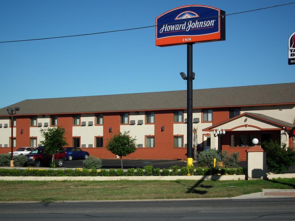 โฮเวอร์ด จอห์นสัน บาย วินด์แฮม นิวบรันเฟลส์ Hotel นิวบราวน์เฟลส์ ภายนอก รูปภาพ