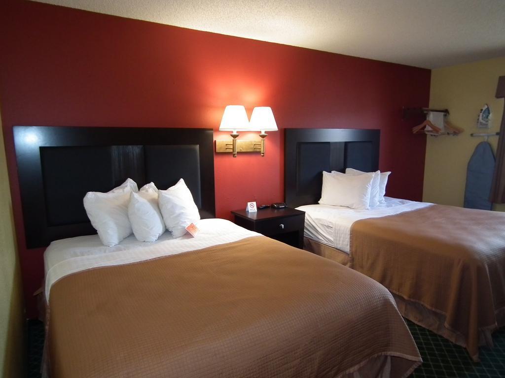 โฮเวอร์ด จอห์นสัน บาย วินด์แฮม นิวบรันเฟลส์ Hotel นิวบราวน์เฟลส์ ภายนอก รูปภาพ